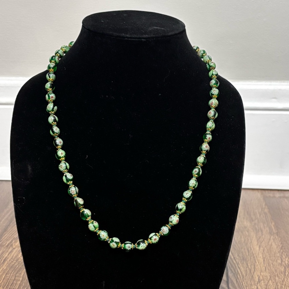 Millefiori Elegant Green Beaded Necklace with rolled screw clasp vintage